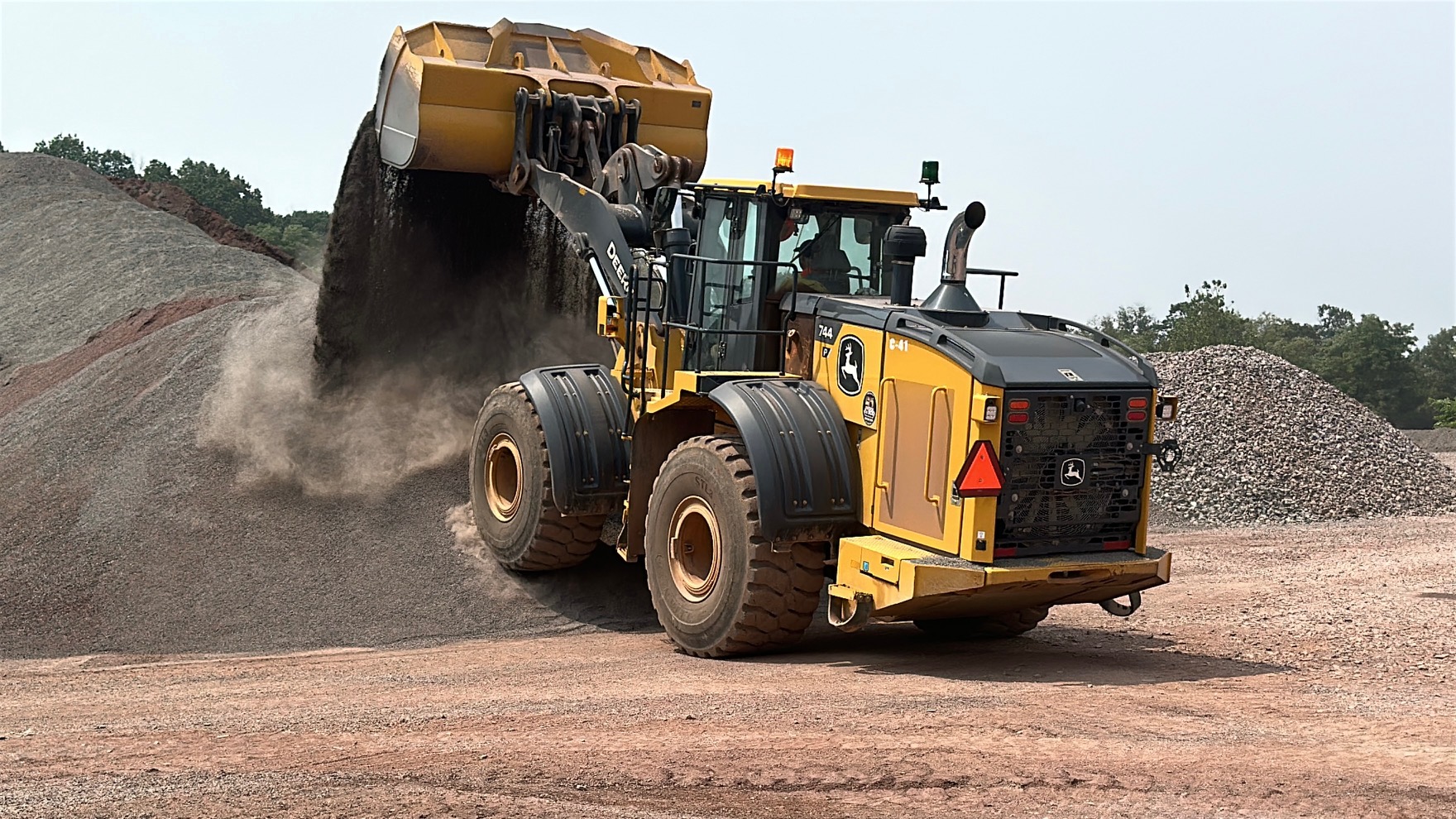 2023 DEERE 744P - Image 52