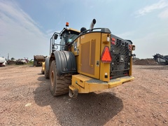 2023 DEERE 744P - Image 4