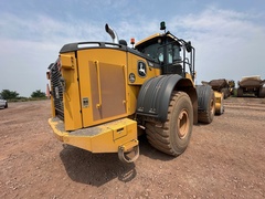 2023 DEERE 744P - Image 7