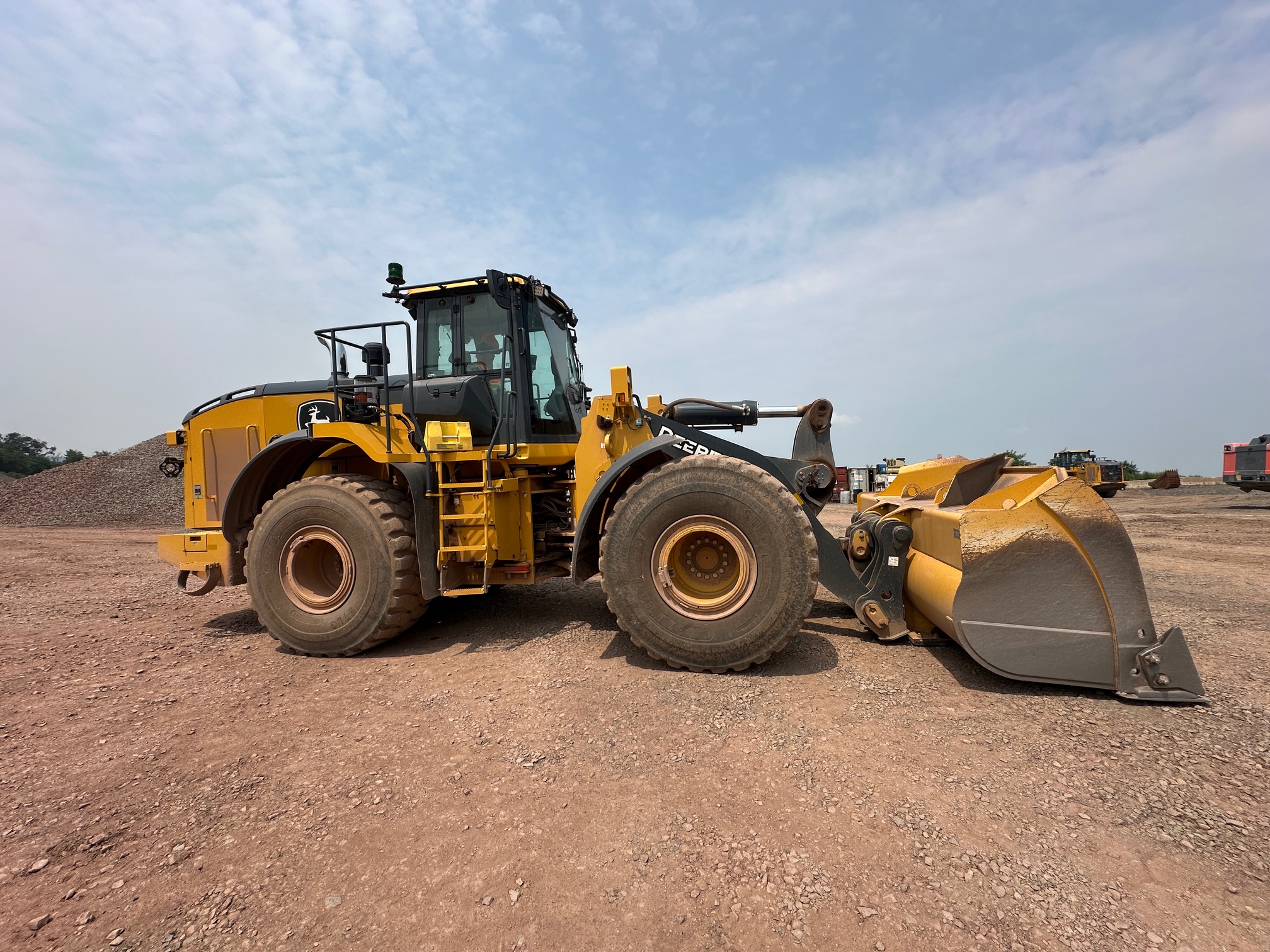 2023 DEERE 744P - view 9 of 53