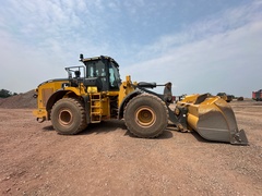 2023 DEERE 744P - Image 9