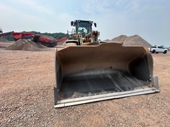 2023 DEERE 744P - Image 13