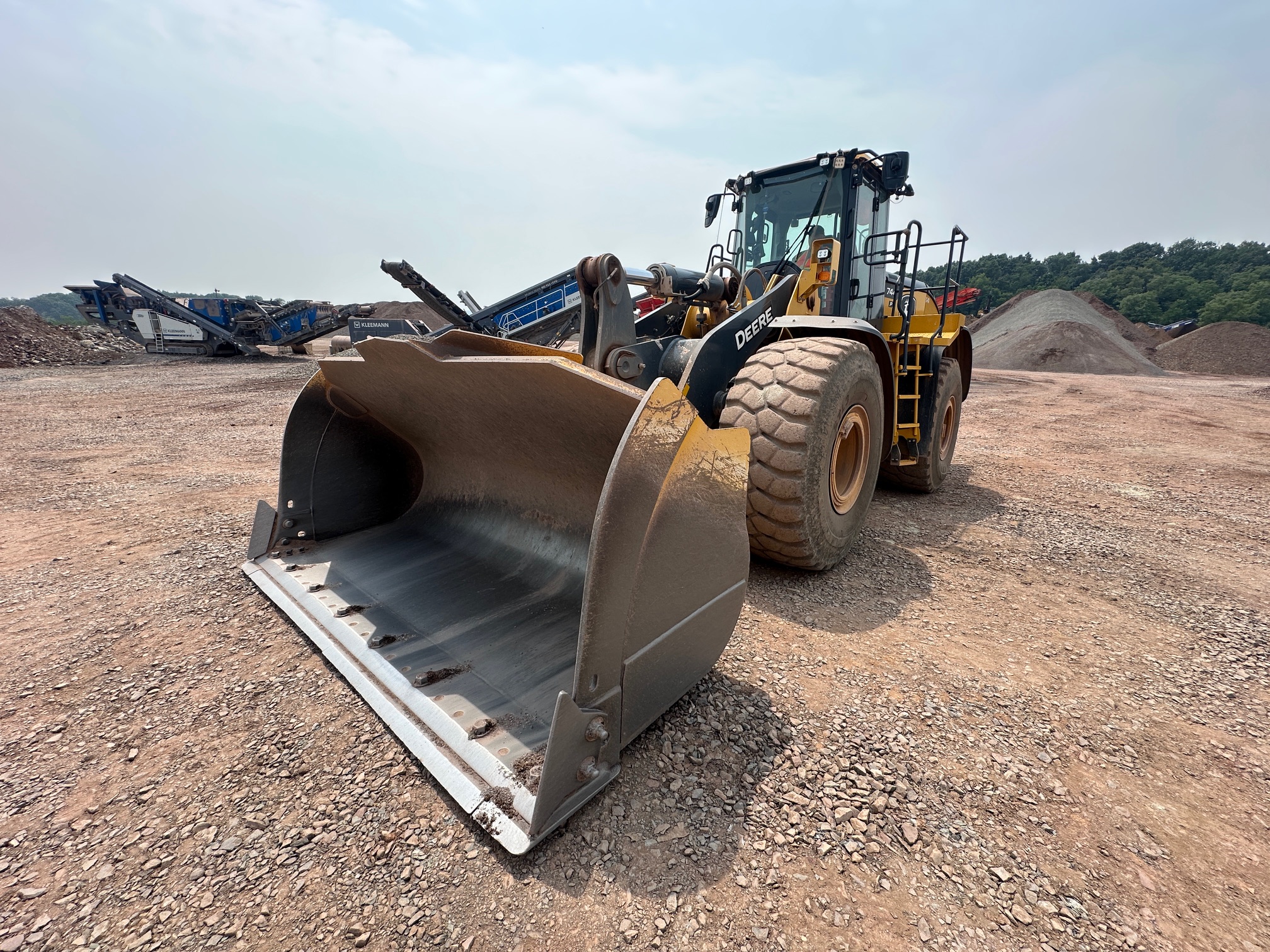 2023 DEERE 744P - view 14 of 53