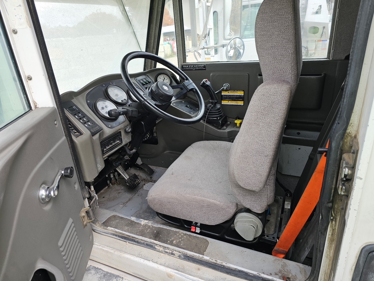 2015 OSHKOSH S2146 - Image 4