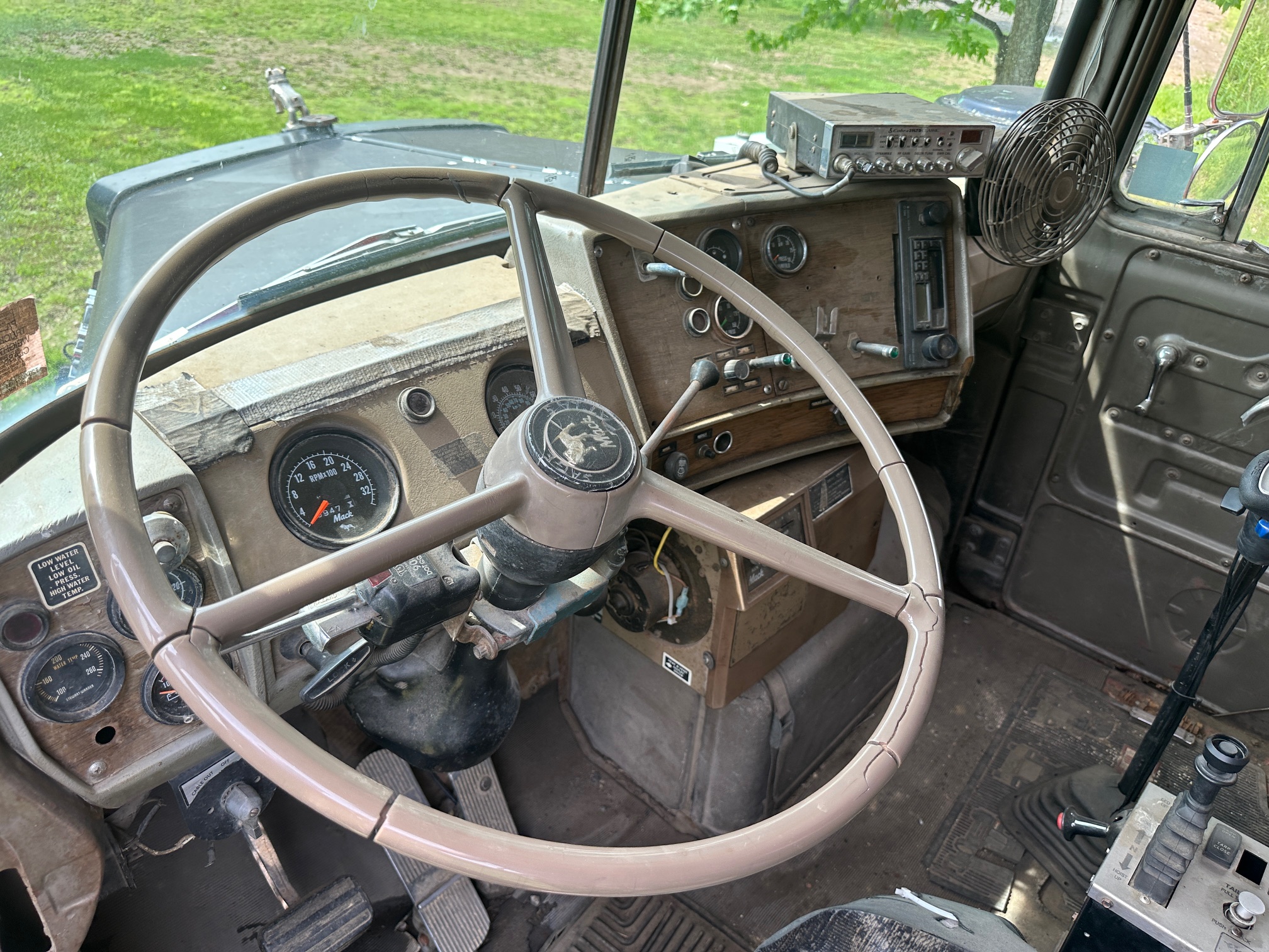1977 MACK DM685 - Image 34