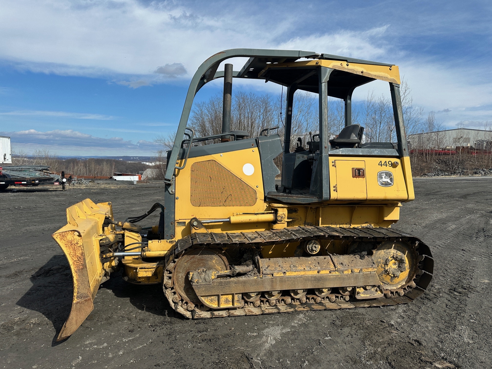 2005 DEERE 650J LT - Image 2