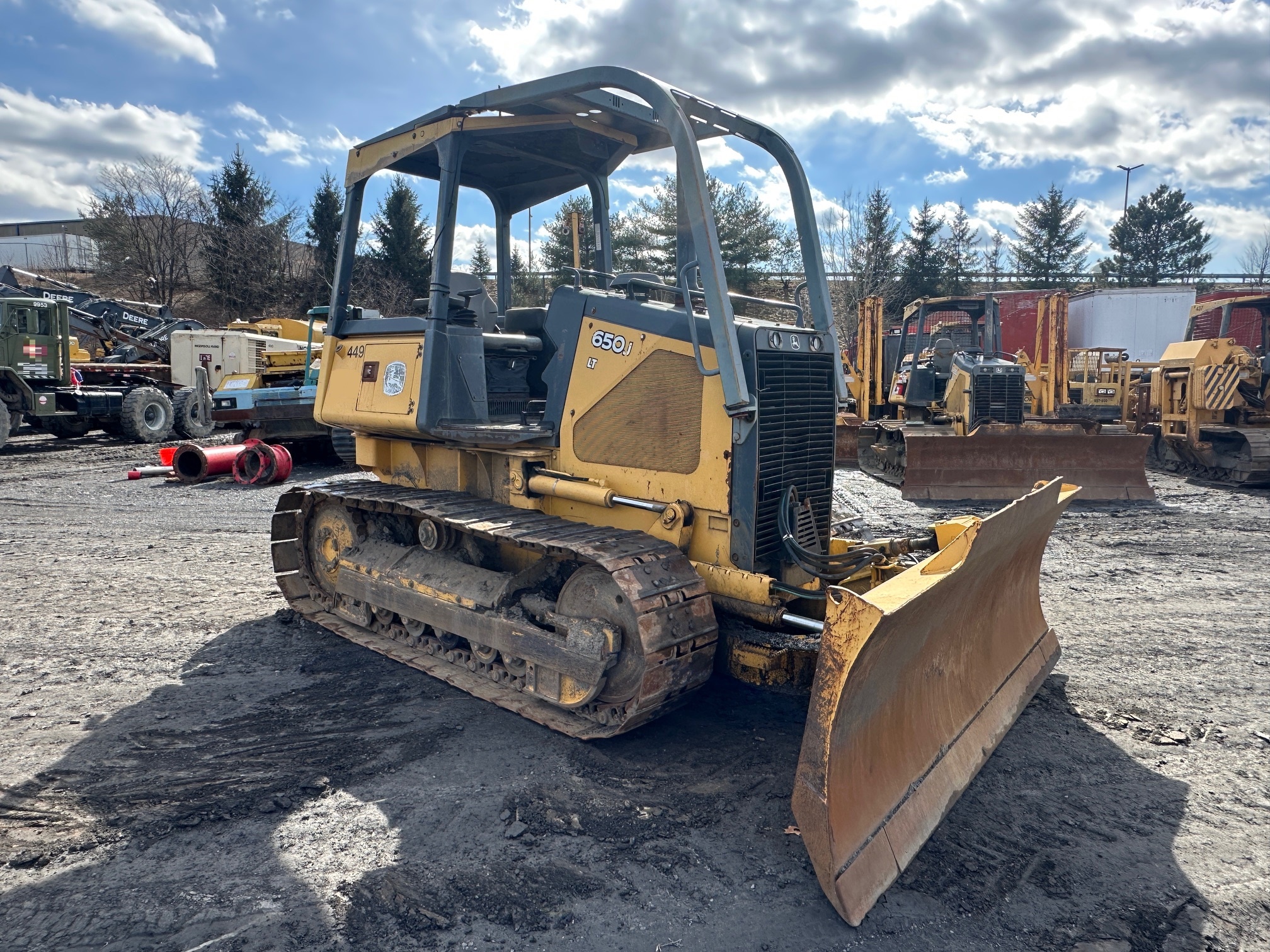 2005 DEERE 650J LT - view 2 of 34