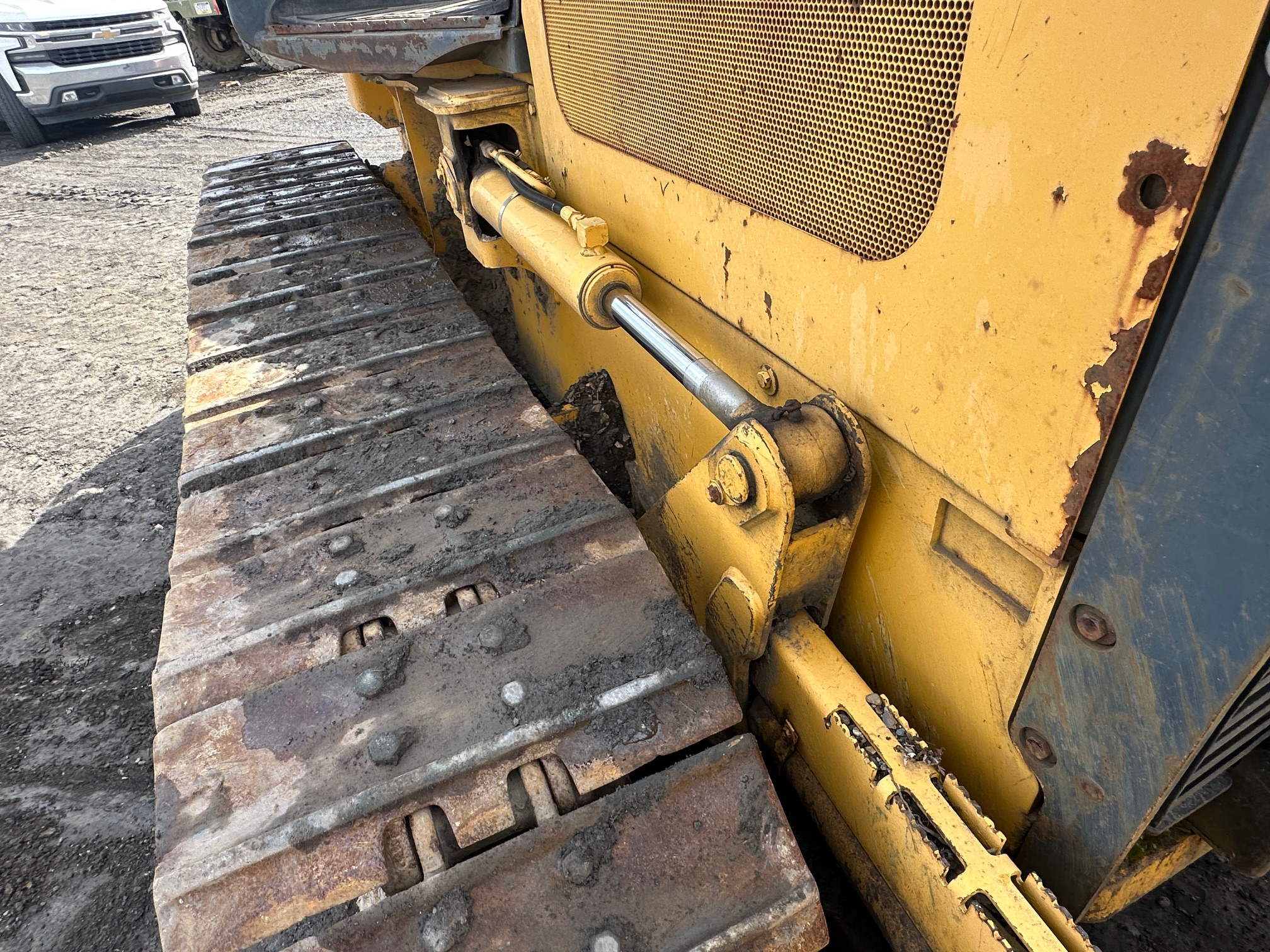 2005 DEERE 650J LT - view 20 of 34