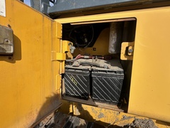 2005 DEERE 650J LT - Image 25