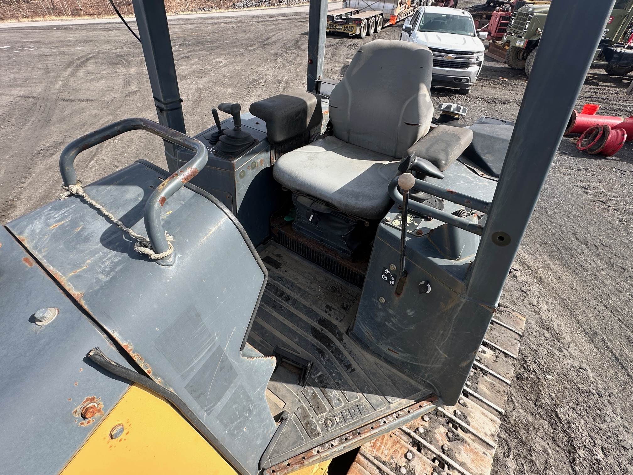 2005 DEERE 650J LT - Image 26