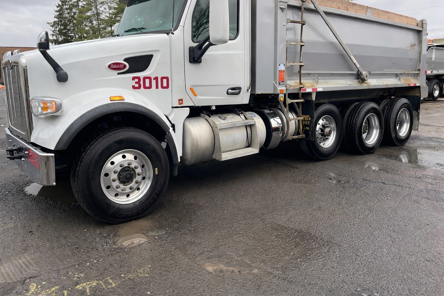 2022 PETERBILT 567 - view 3 of 7