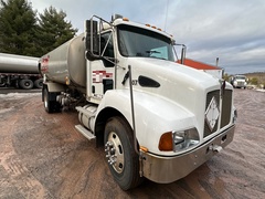 2004 KENWORTH T300 Fuel Tanker - Image 5