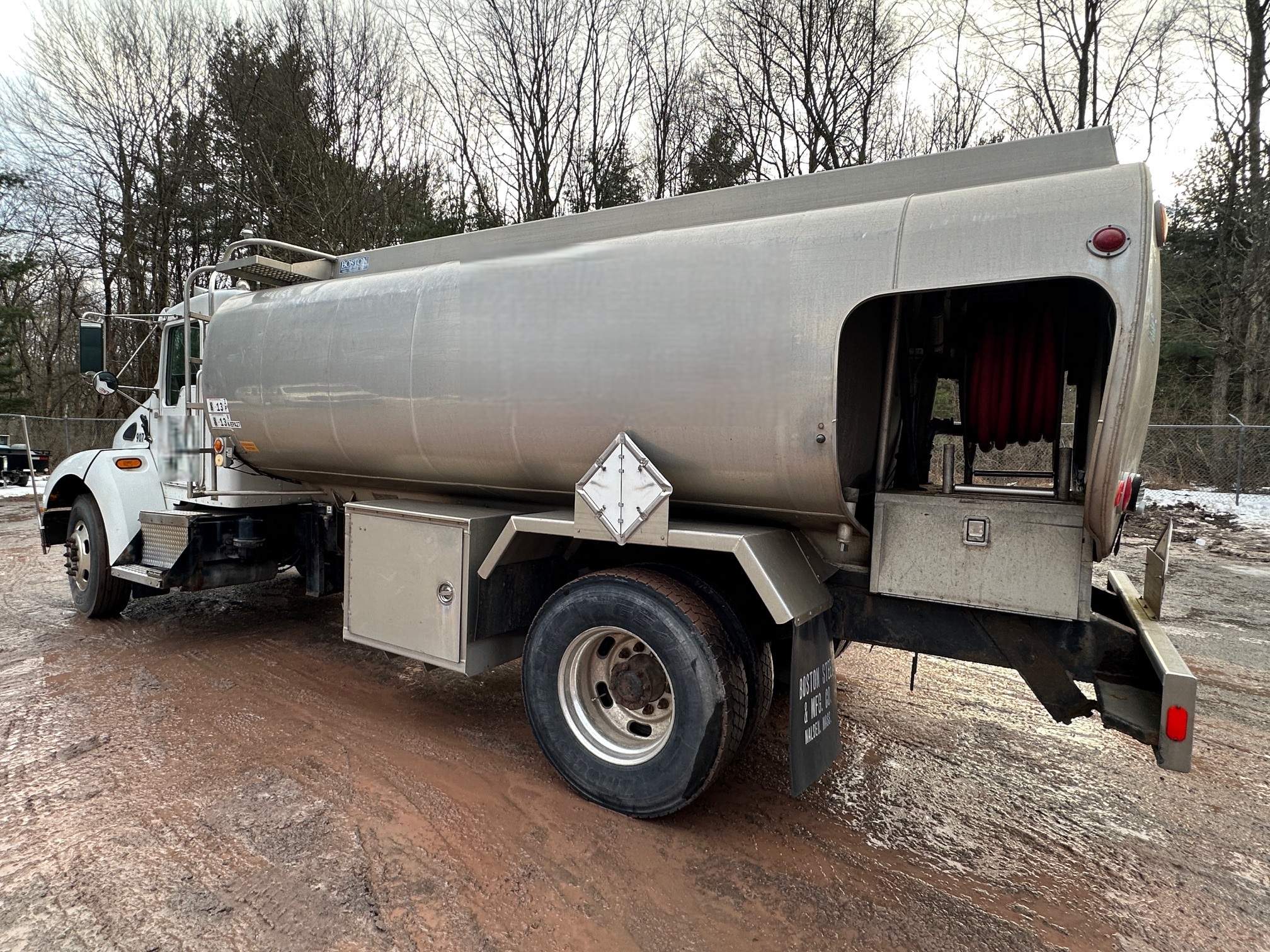 2004 KENWORTH T300 Fuel Tanker - Image 10