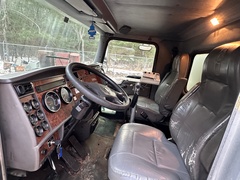 2004 KENWORTH T300 Fuel Tanker - Image 14