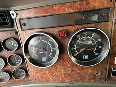 2004 KENWORTH T300 Fuel Tanker - Image 17