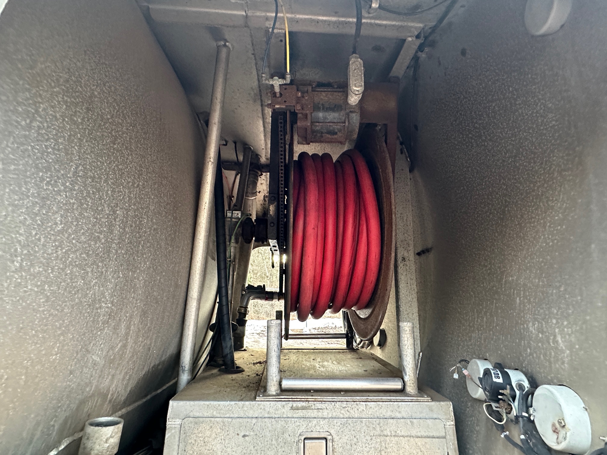 2004 KENWORTH T300 Fuel Tanker - Image 28