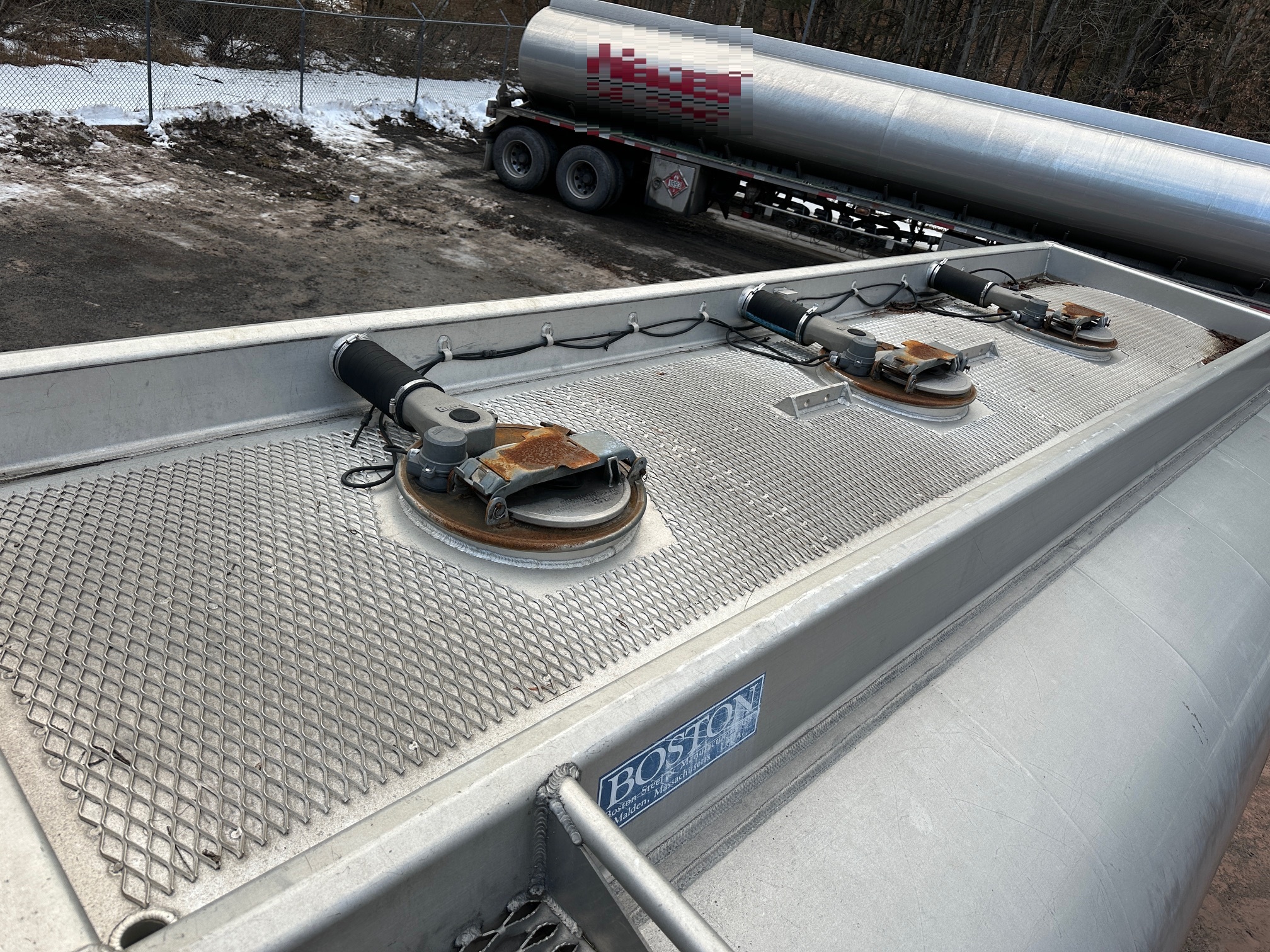 2004 KENWORTH T300 Fuel Tanker - Image 46