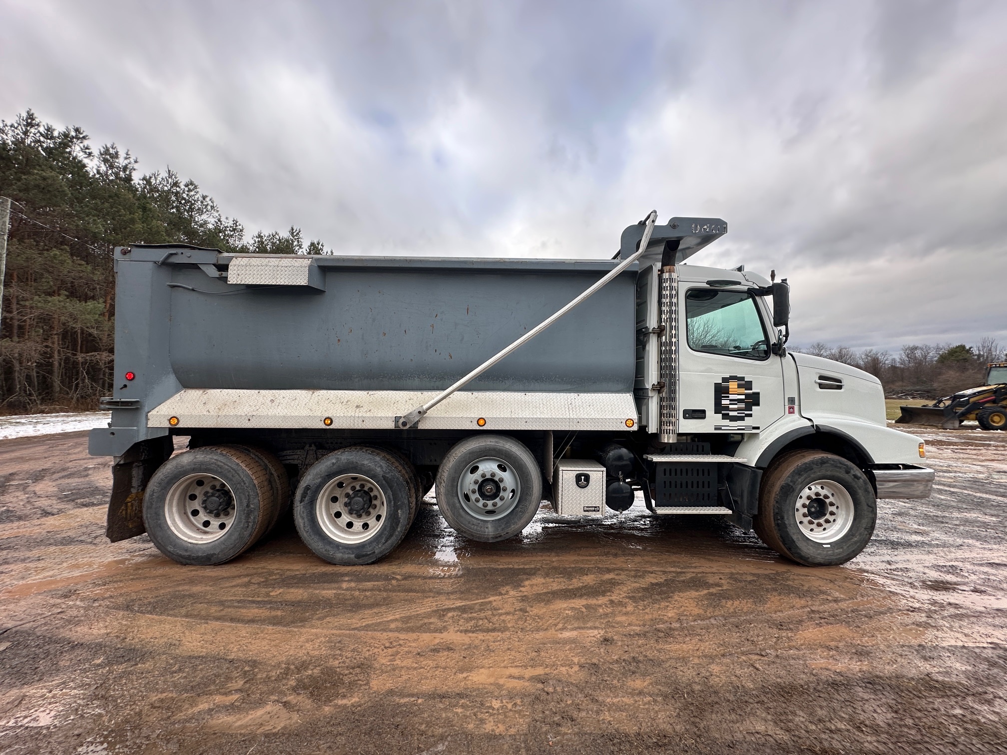 2008 VOLVO VHD64F200 - Image 7