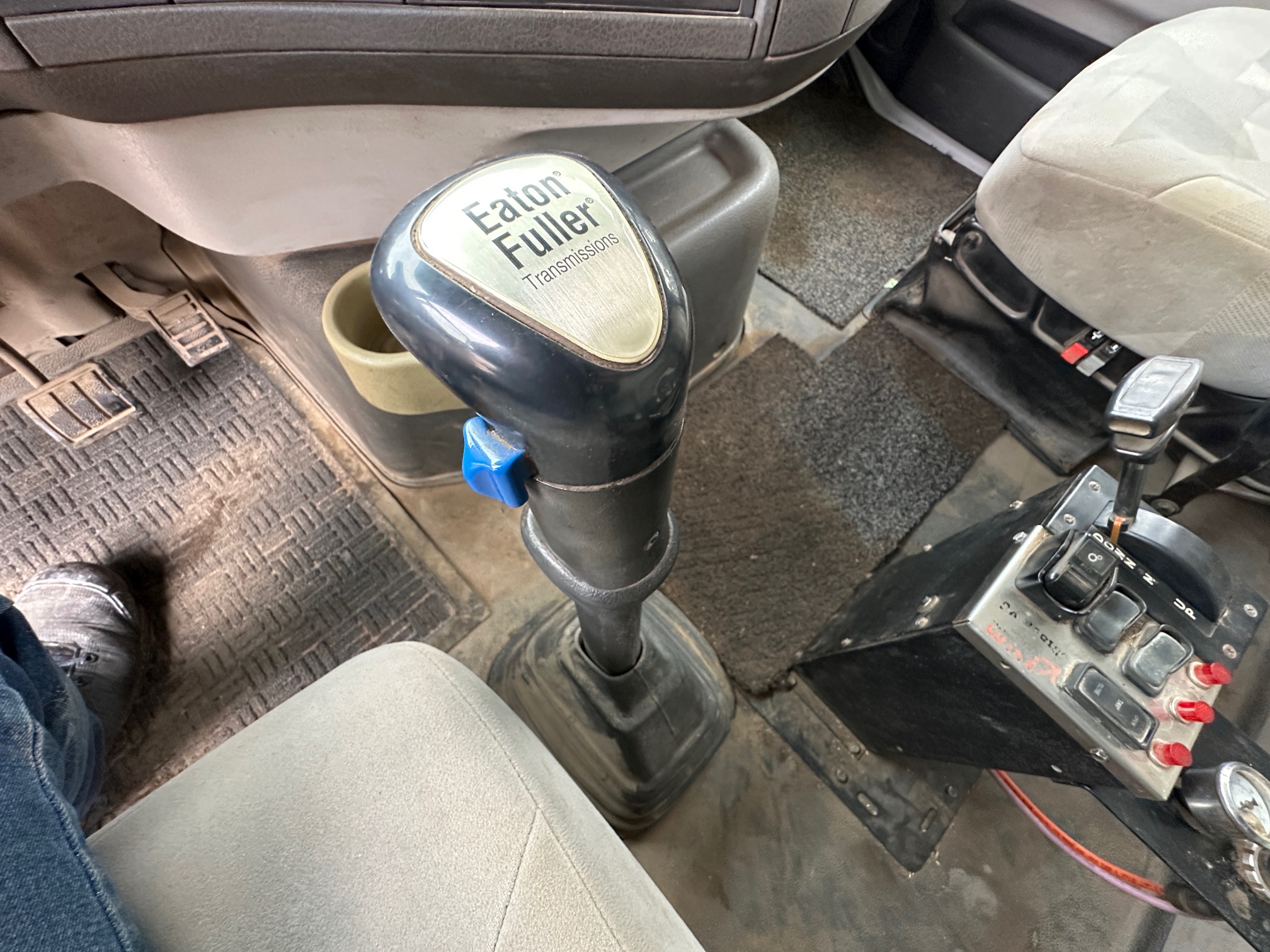 2008 VOLVO VHD64F200 - Image 20