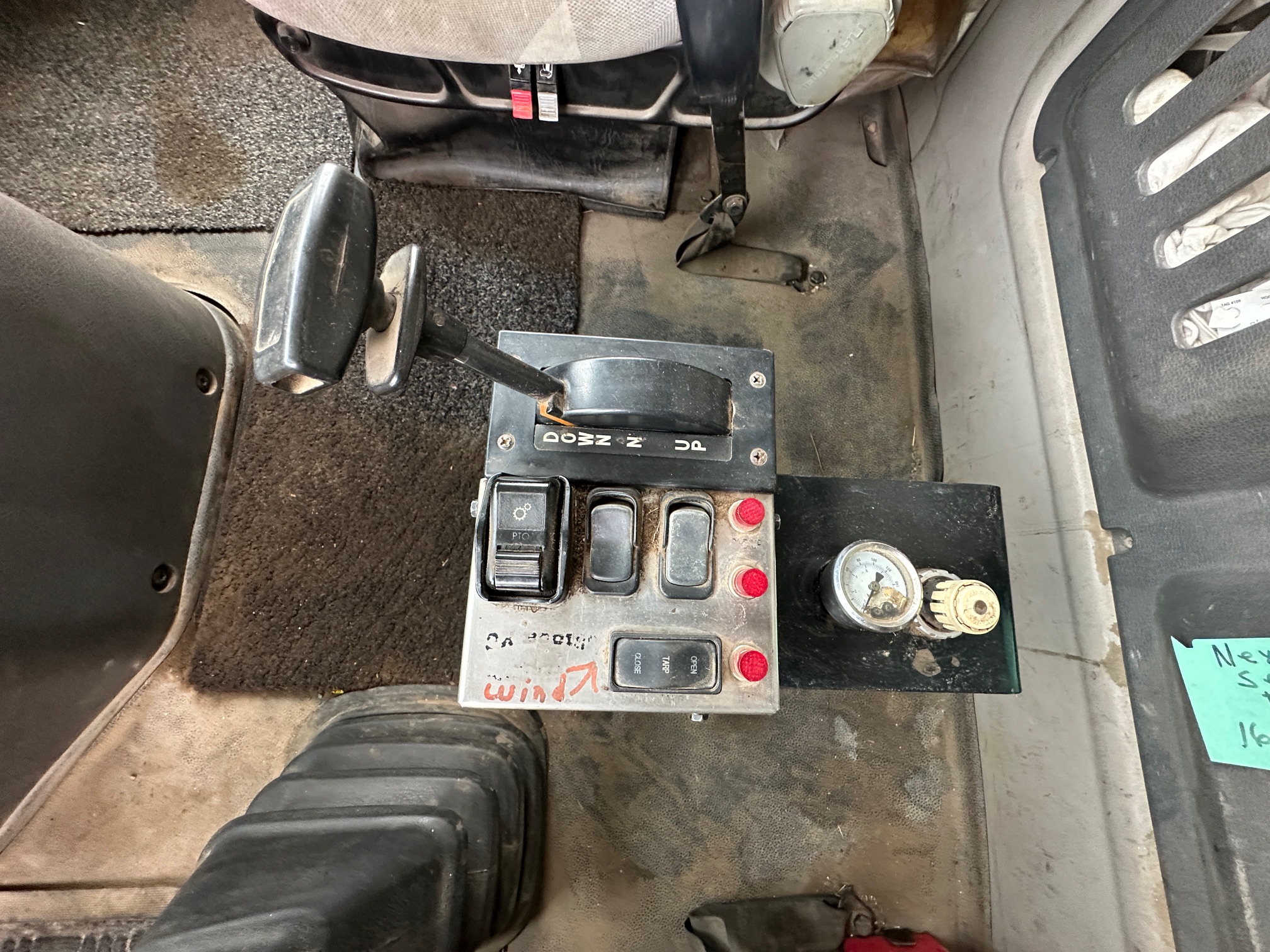 2008 VOLVO VHD64F200 - Image 21