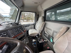 2008 VOLVO VHD64F200 - Image 24