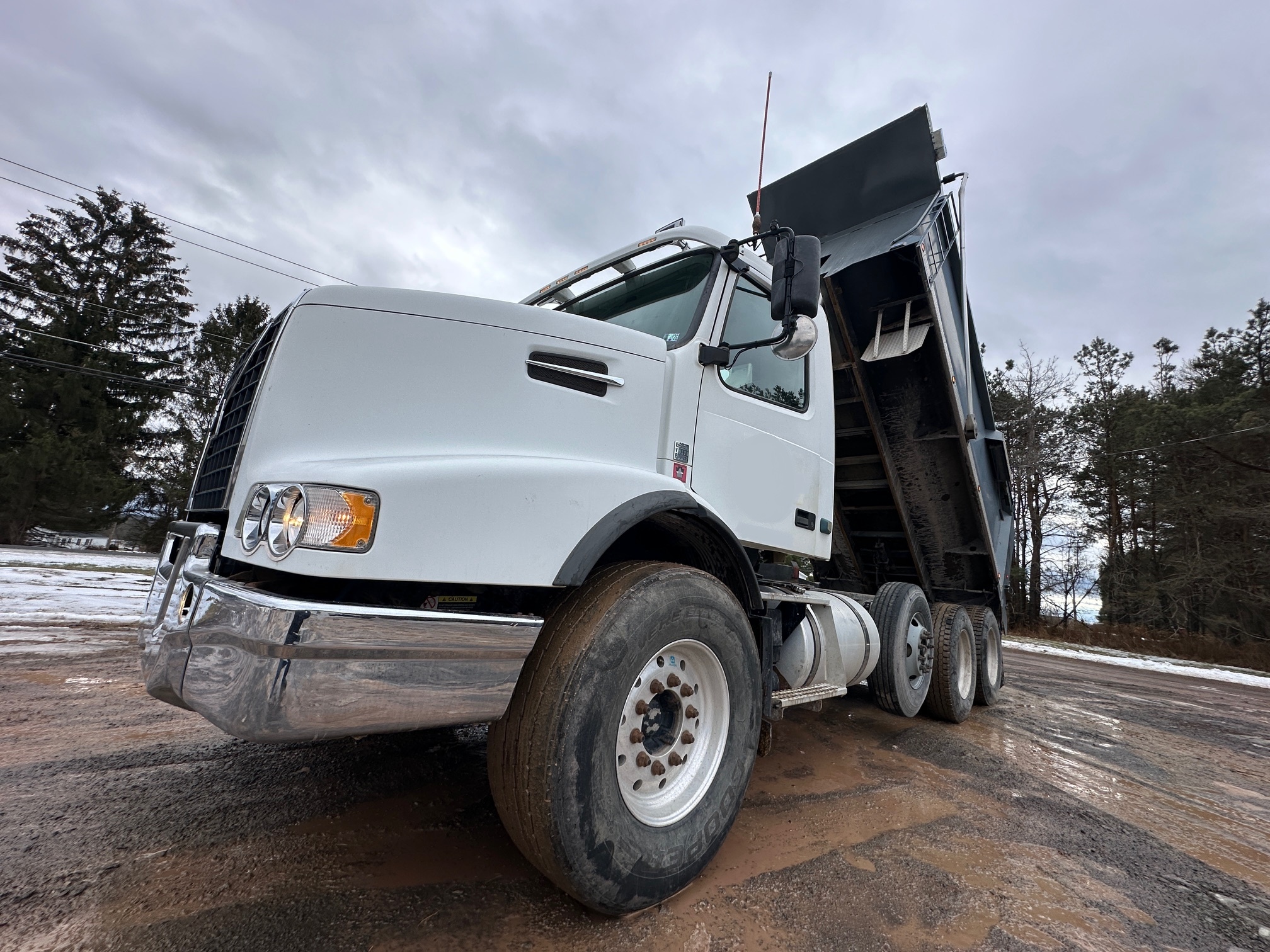 2008 VOLVO VHD64F200 - Image 13
