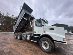 2008 VOLVO VHD64F200 - Image 3