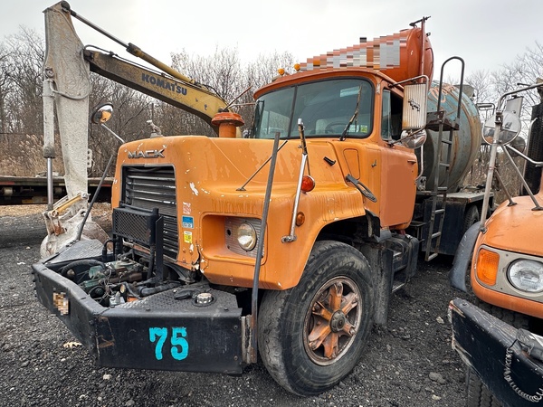2001 MACK DM690SX