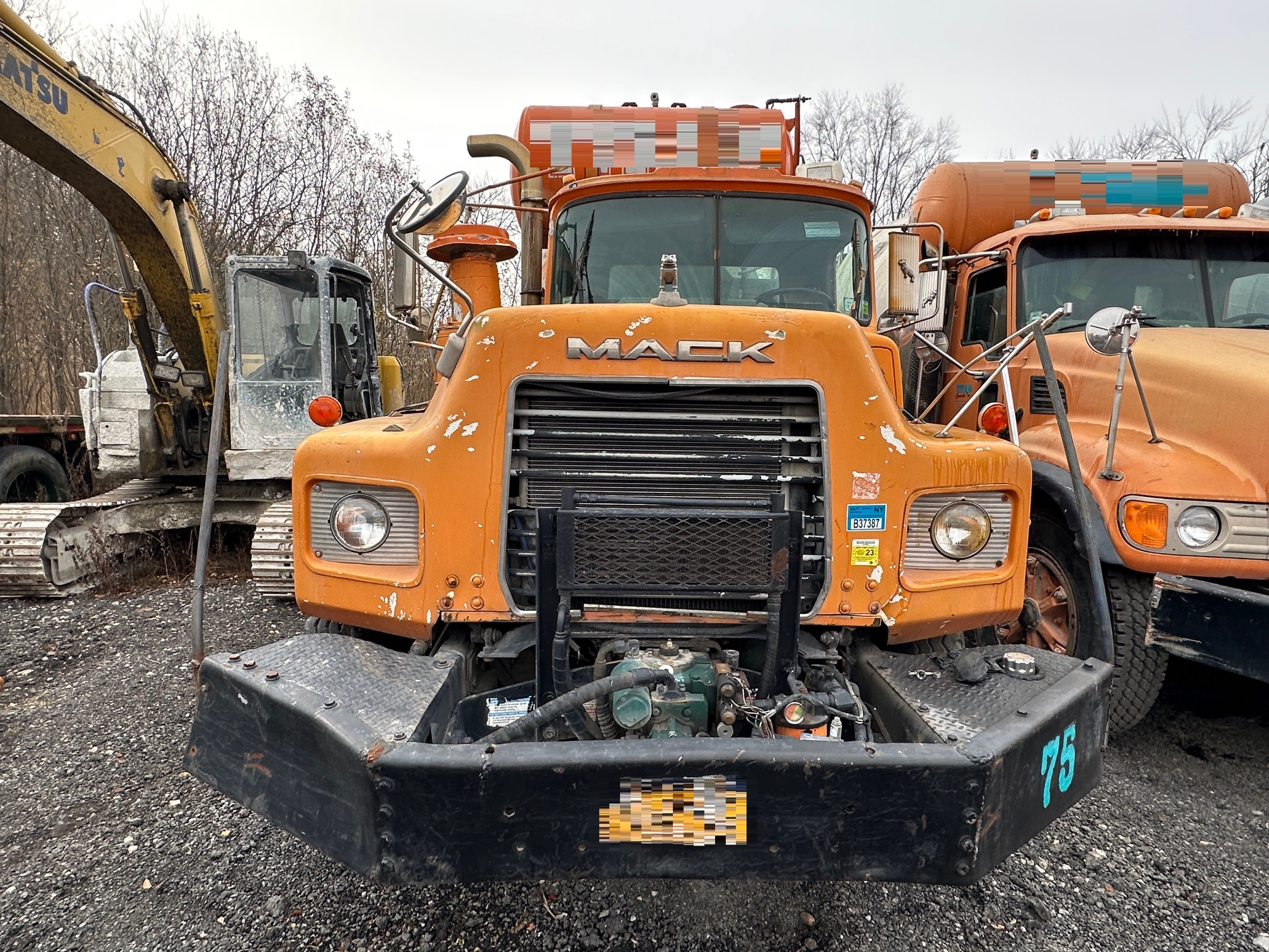 2001 MACK DM690SX - view 2 of 37