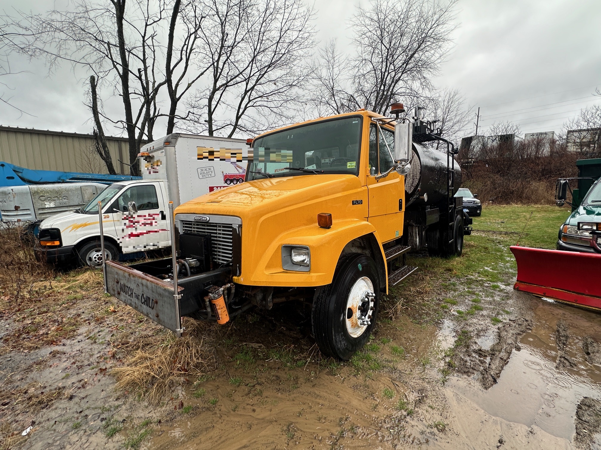 2002 FREIGHTLINER FL70 - Image 4