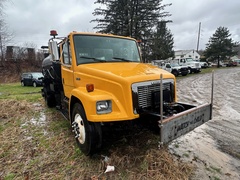 2002 FREIGHTLINER FL70 - Image 7