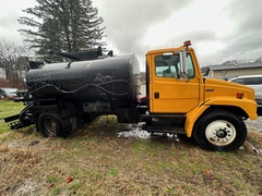 2002 FREIGHTLINER FL70 - Image 3