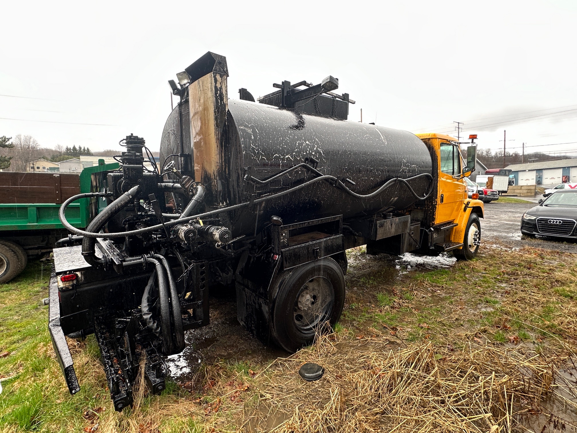 2002 FREIGHTLINER FL70 - Image 8