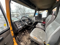 2002 FREIGHTLINER FL70 - Image 19