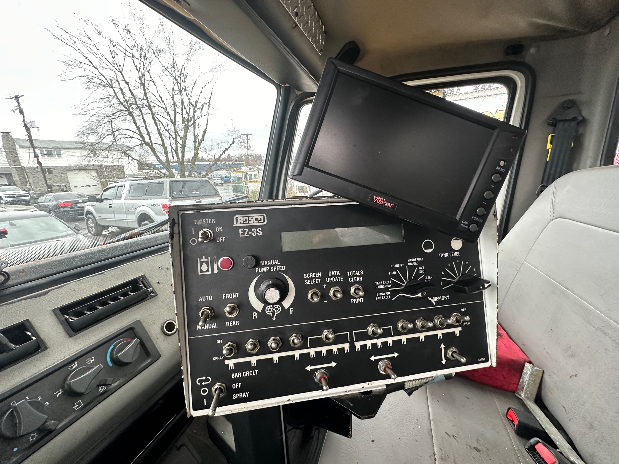 2002 FREIGHTLINER FL70 - view 20 of 38