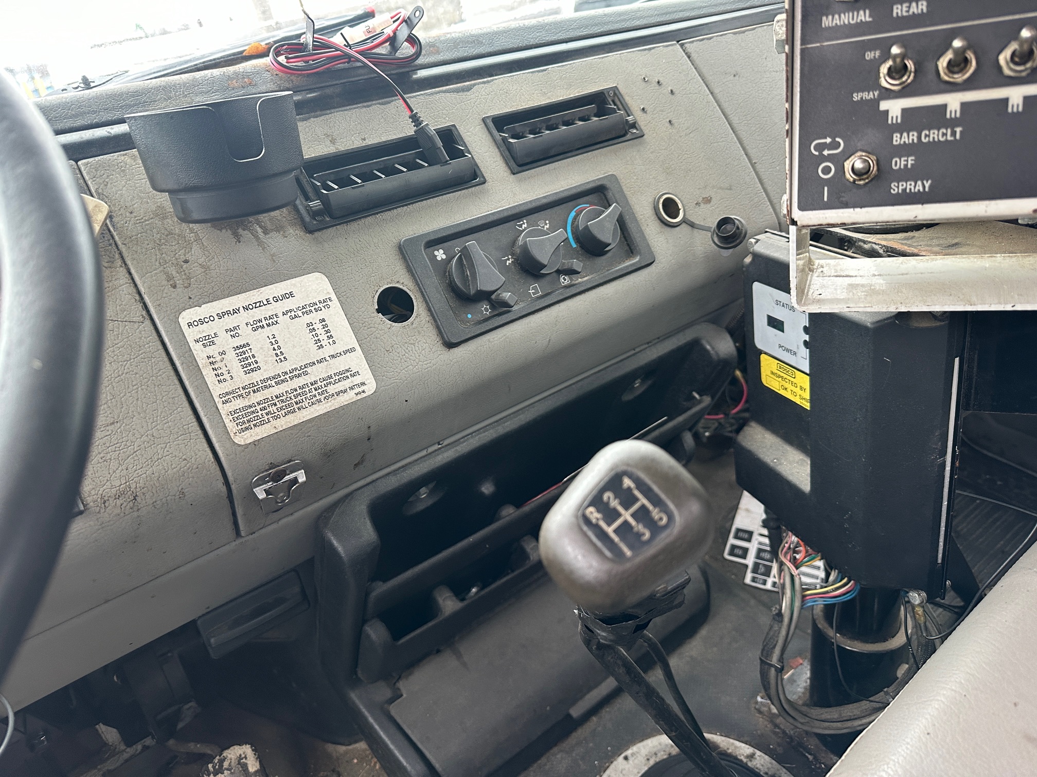 2002 FREIGHTLINER FL70 - Image 21