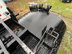 2002 FREIGHTLINER FL70 - Image 32