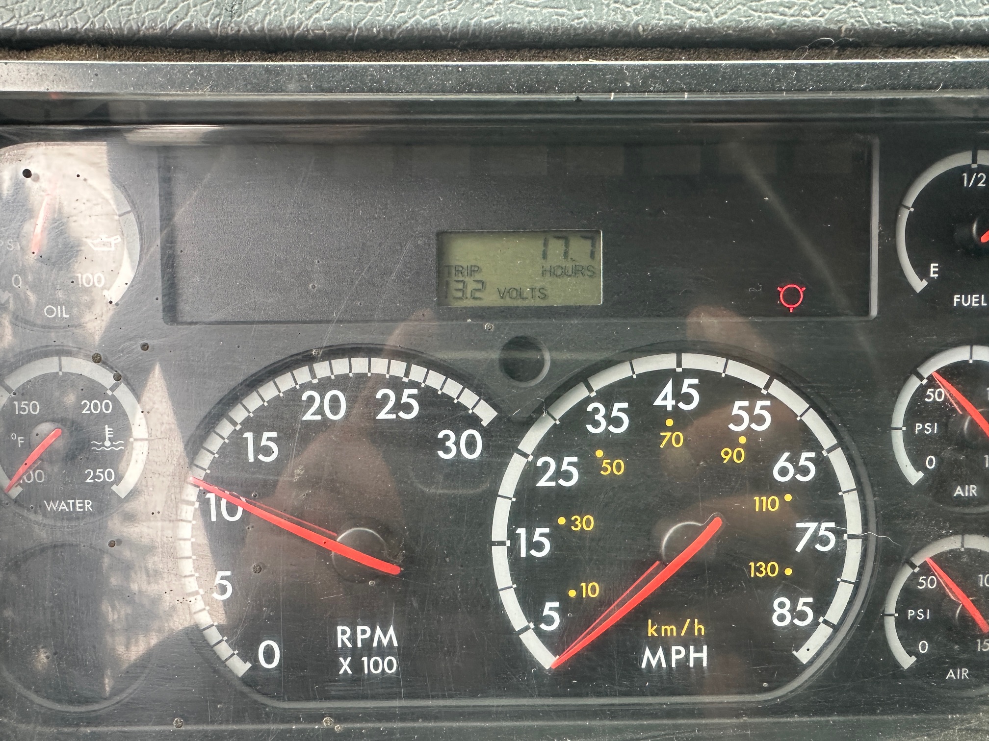 2002 FREIGHTLINER FL70 - Image 35