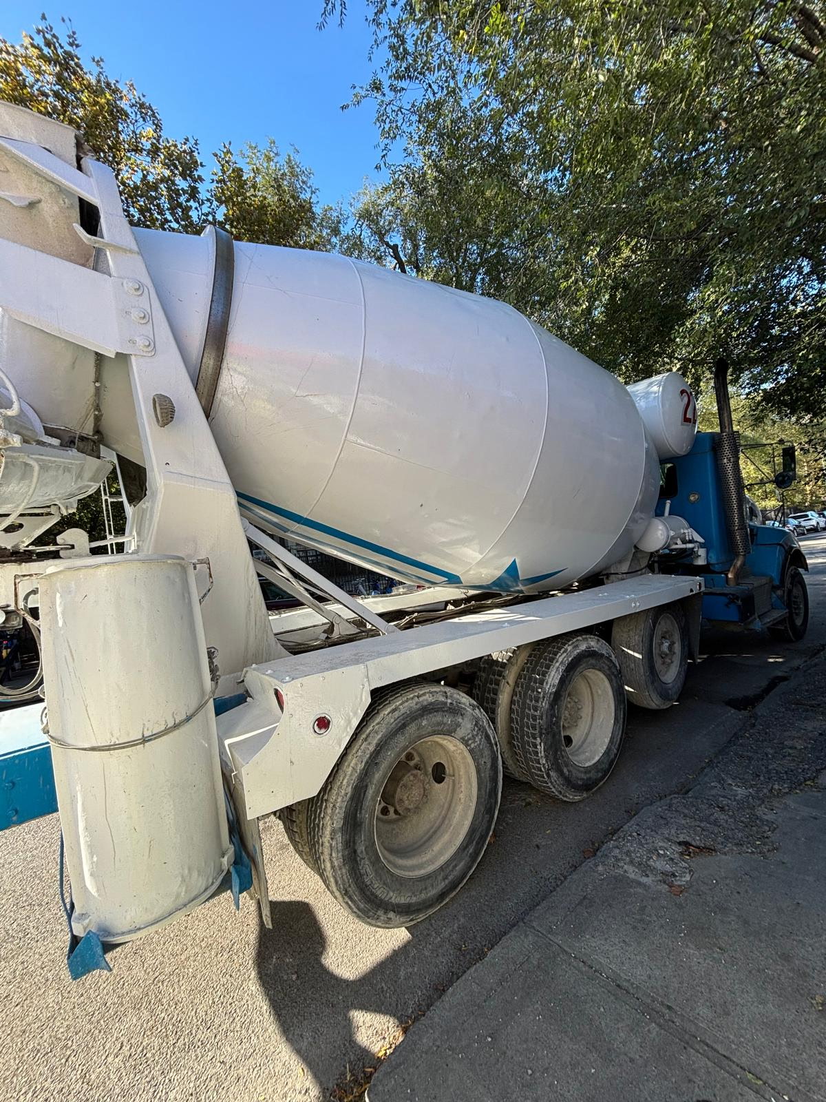 2014 KENWORTH T440 - Image 2