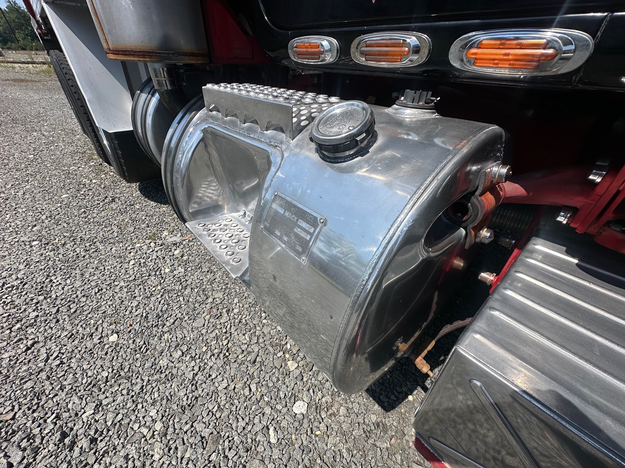 1997 MACK RD688S - view 17 of 66