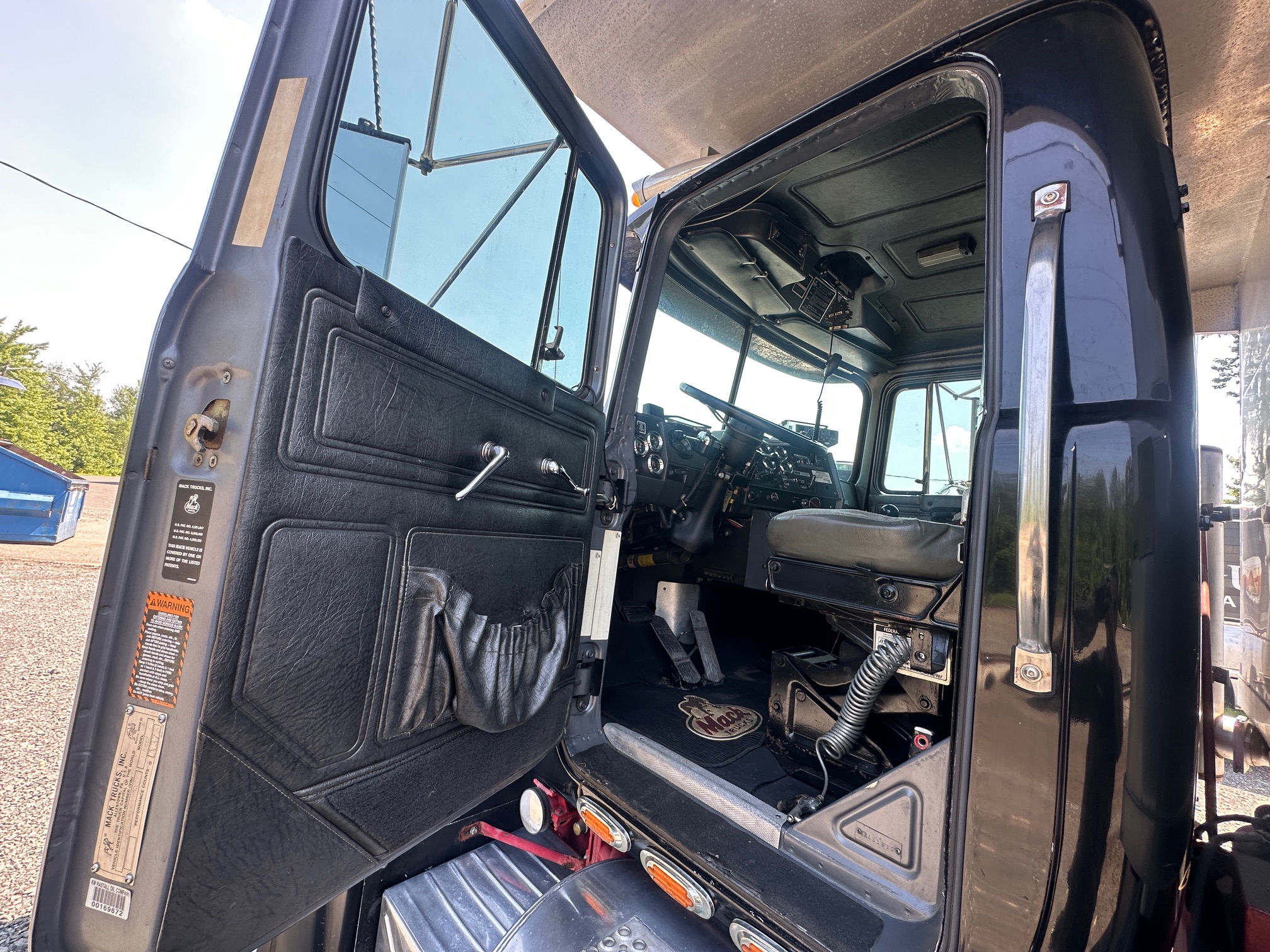 1997 MACK RD688S - Image 30