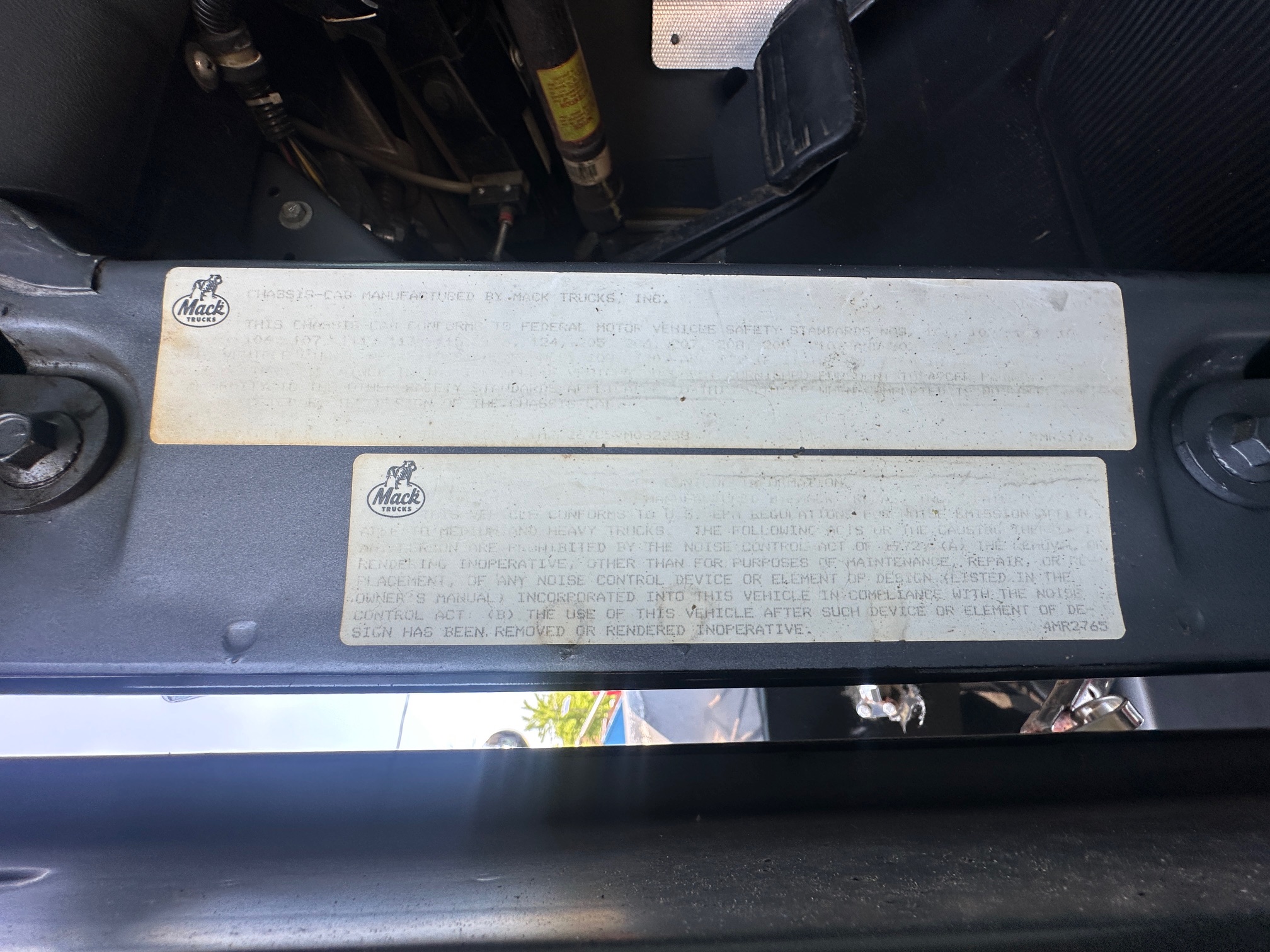 1997 MACK RD688S - Image 32