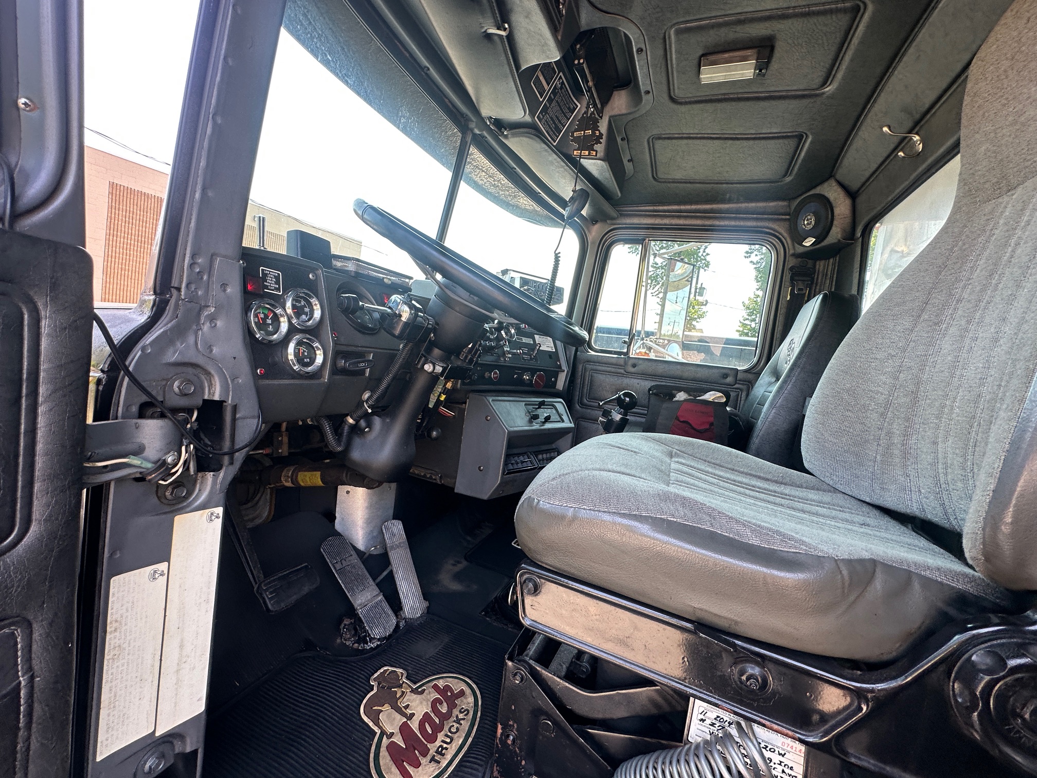 1997 MACK RD688S - Image 33