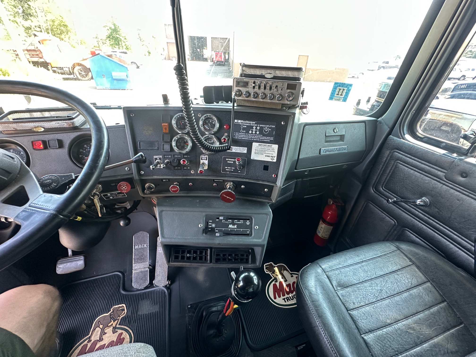 1997 MACK RD688S - Image 35