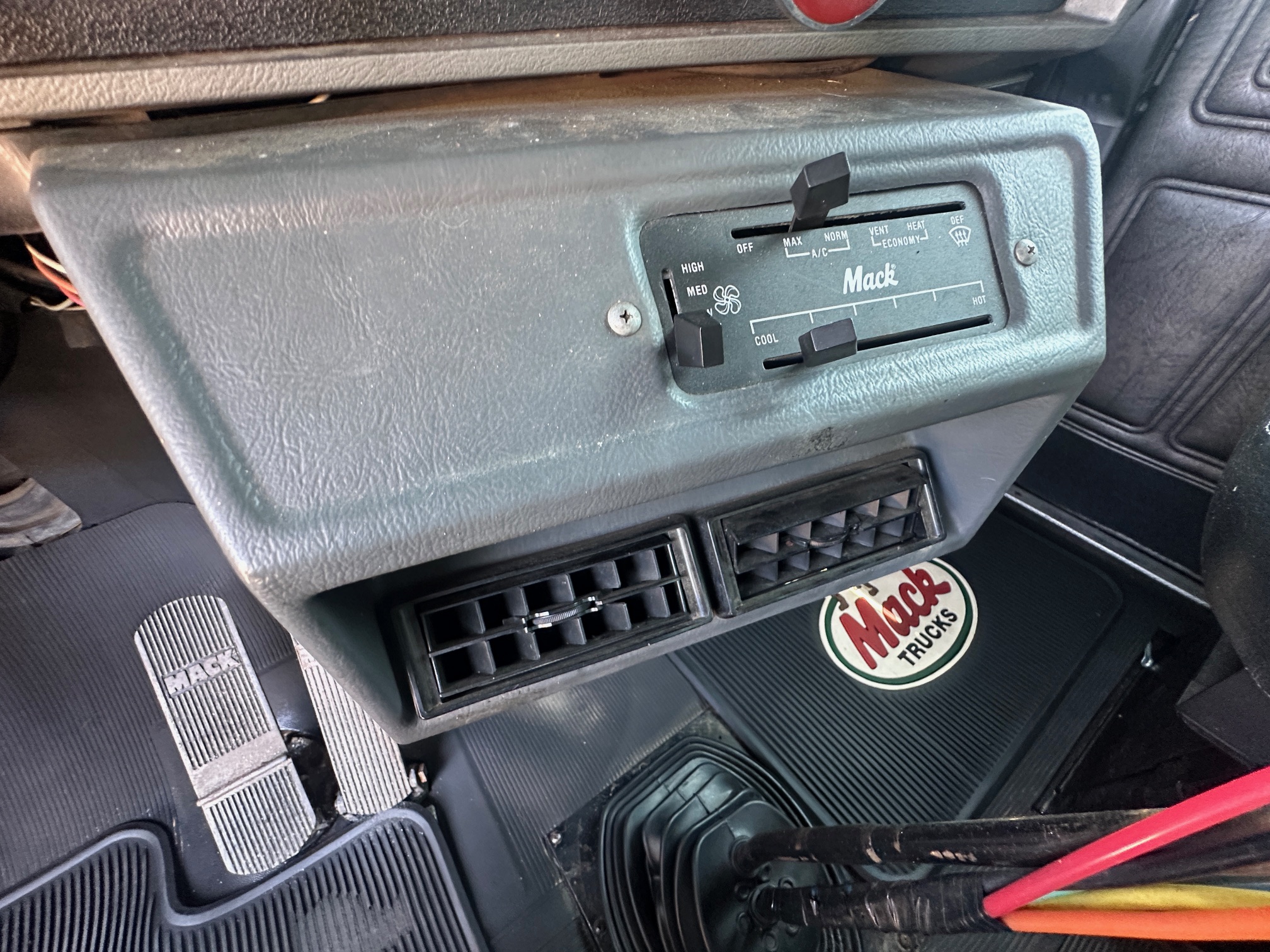 1997 MACK RD688S - Image 42
