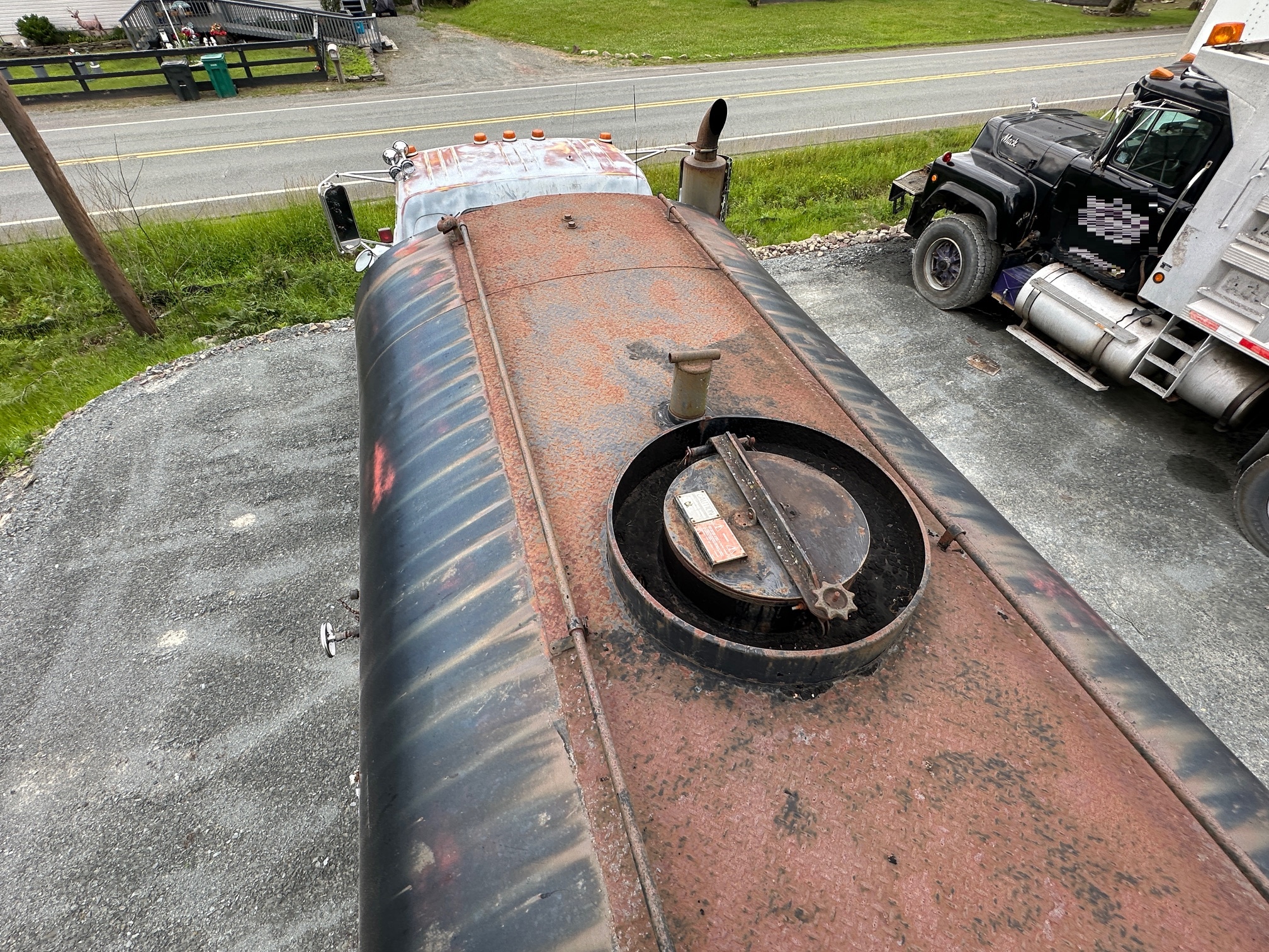 1988 WHITE/GMC Brigadier Oil Distributor - Image 14