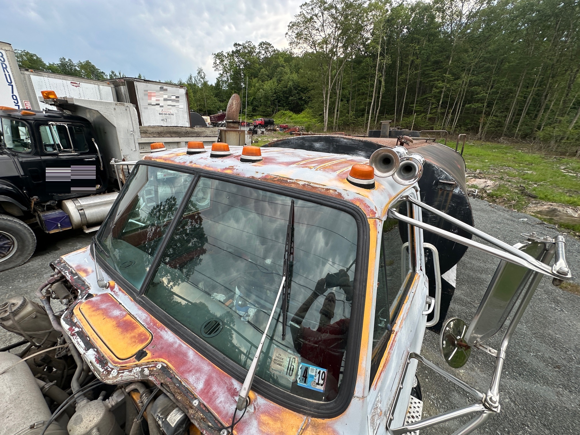 1988 WHITE/GMC Brigadier Oil Distributor - Image 43