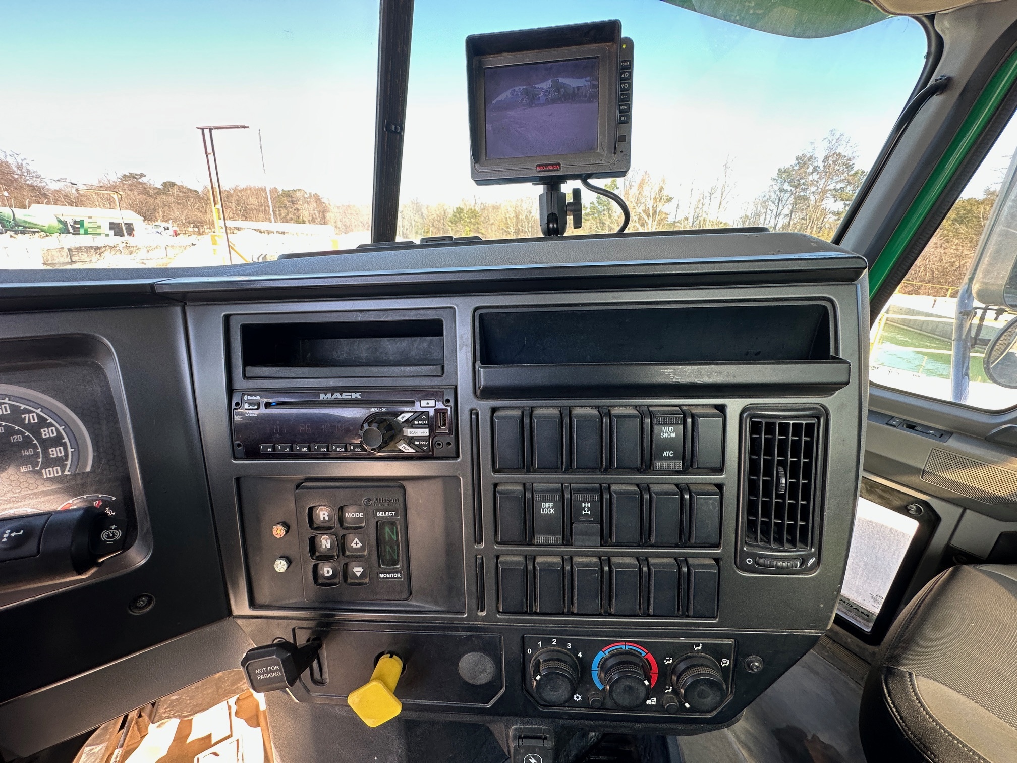 2019 MACK GR64B - Image 15