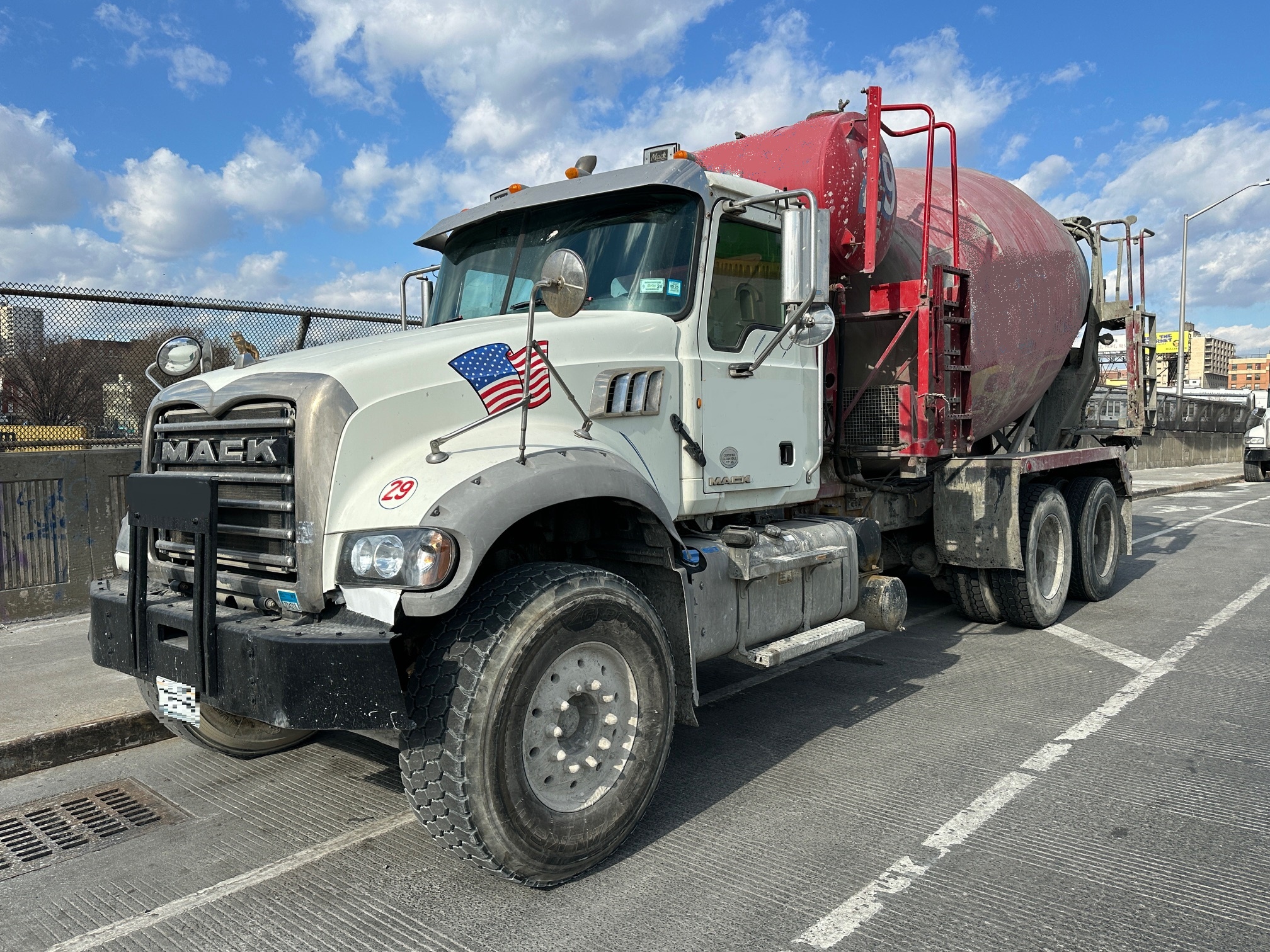 2014 MACK Granite GU713