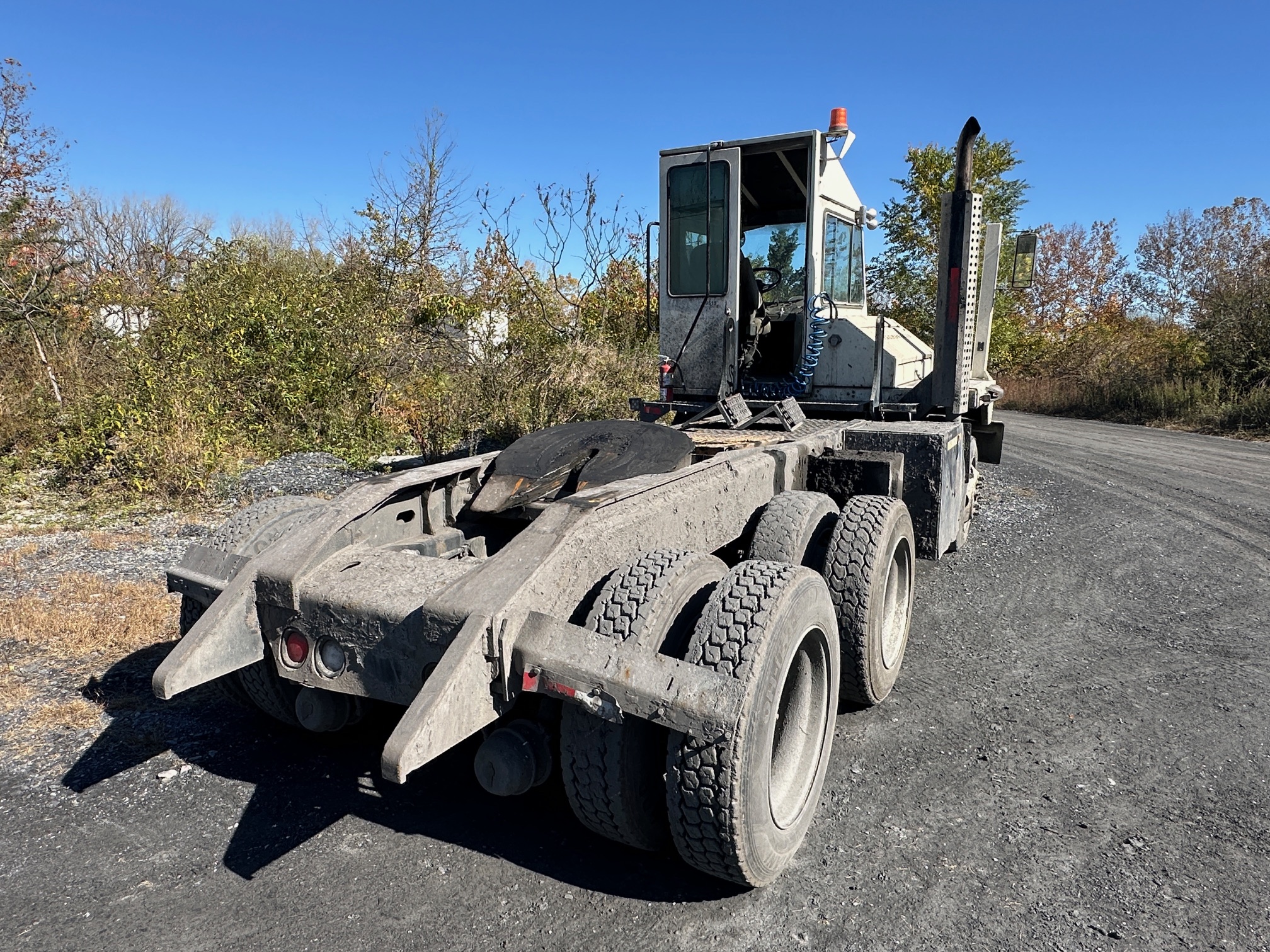 2011 OTTAWA Yard Spotter - Image 4